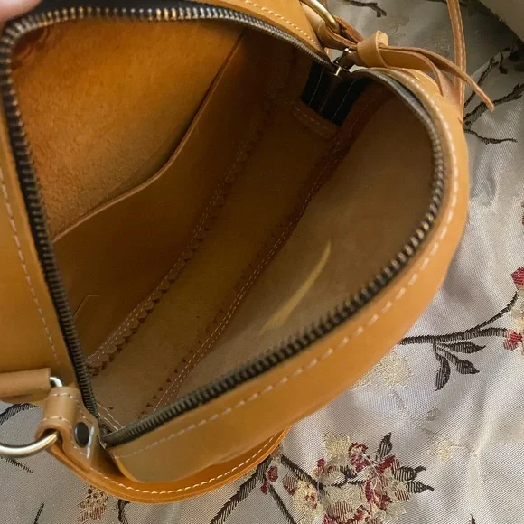 Portland Leather Round Crossbody Bag - sunflower - Picture 3 of 3